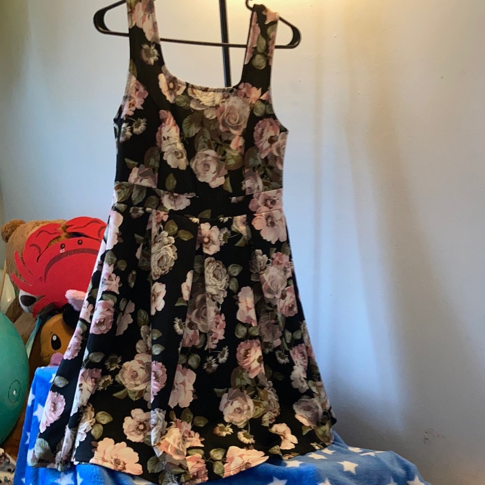 Juniors XL sleeveless black dress with flowers